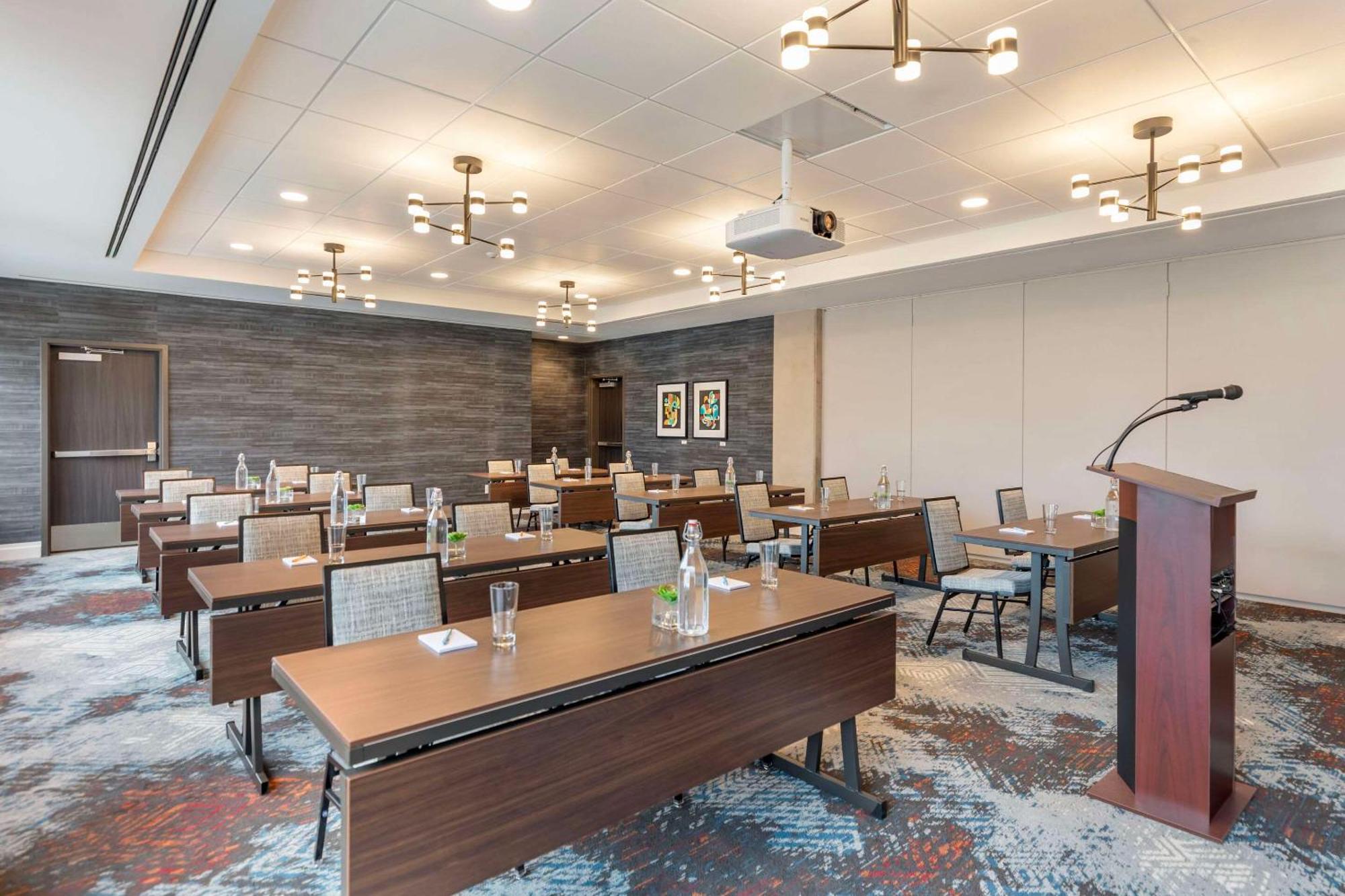 Cambria Hotel Denver Downtown Rino Экстерьер фото